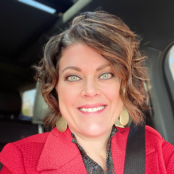 Meet your Posher, Jessica - Picture 2 of 2